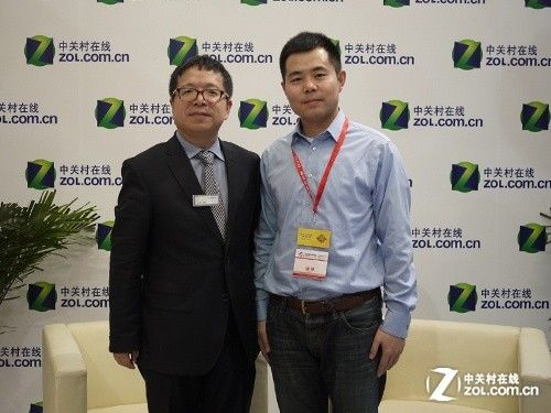 博西家用电器(中国)副总裁兼首席销售官 王伟庆(左)