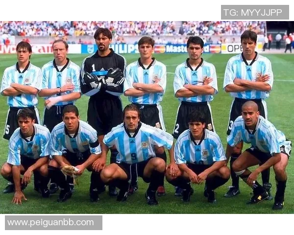 2014世界杯经典对决回顾荷兰与西班牙的激烈碰撞视频解析